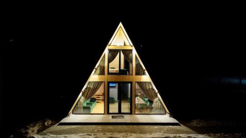 Borsa House | Experience CABANA 7 CRESTE: Family-Friendly & Welcoming