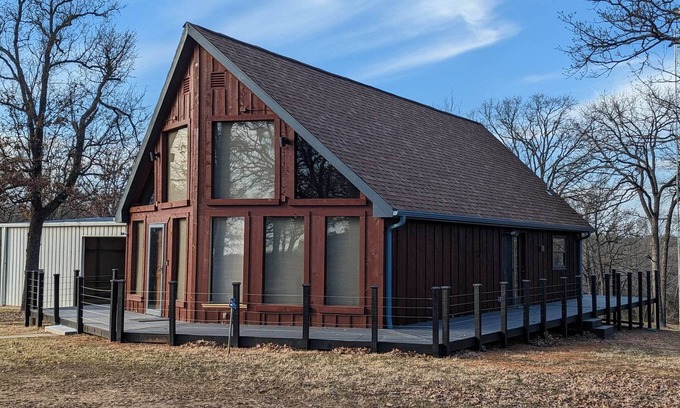 Kingston Cottage | Idyllic A Frame Cottage with Hot Tub at Lake Texoma