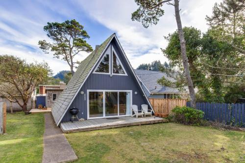 Neskowin House | Top-Rated A-Frame Hideaway with Hot Tub & Child-Friendly Fun