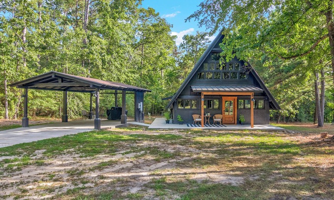 Brookeland Cabin | Highly Rated A-frame in the Cove with Family-Friendly Amenities
