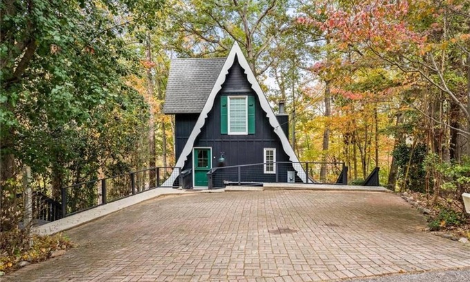Gainesville House | Lake Lanier A-Frame Retreat with Private Dock & Ocean View