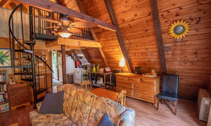 Fleetwood Cottage | Experience A Frame on the New River with Private Access
