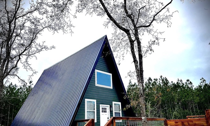 Waycross Cabin | Ideal A Frame Getaway with Kitchen & Pet-Friendly Stay