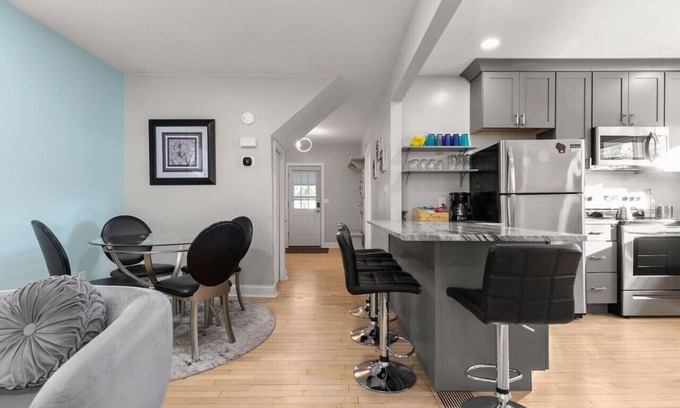 Appleton House | Modern Retreat: Ideal Location Near Downtown Appleton