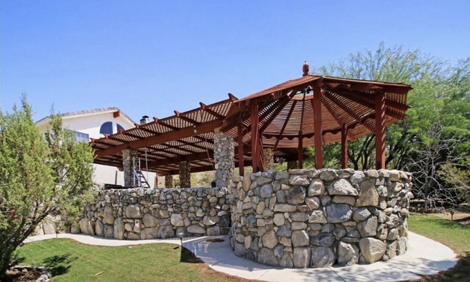 Apple Valley House | Escape City Life: Family-Friendly Hotel Retreat Awaits