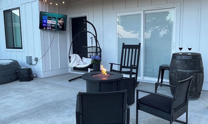 Stratford House | Perfect Getaway with Golf, Lake Access & Top Amenities