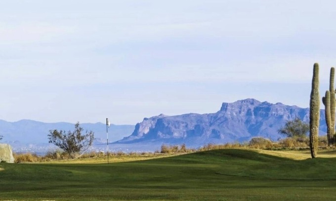 San Tan Valley House | Perfect Golf Retreat at Johnson Ranch with Ocean Views