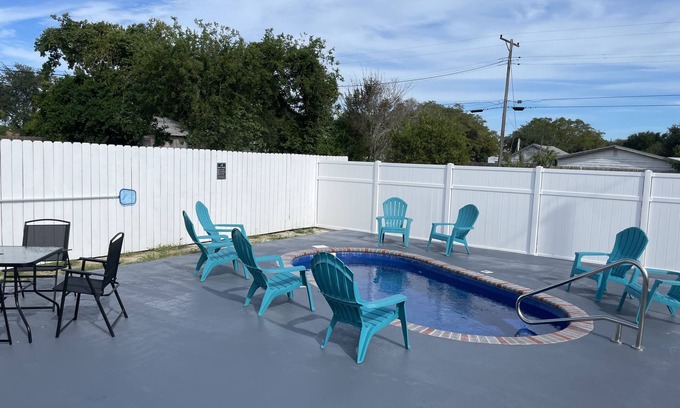 Aransas Pass House | Unforgettable Stays Await at A Goodnight Hotel