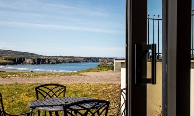 Newport Apartment | Elegant Coastal Apartment with Ocean View Above Newport Bay