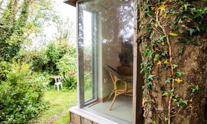 Cardigan Cabin | Romantic Coastal Retreat with Ocean View & Spa Amenities