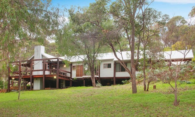 Wilyabrup House | Elegant Retreat on a Private Vineyard - Guest Rated 9.8
