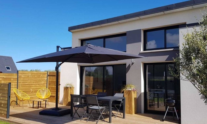 Brignogan-Plage House | Ideal Getaway Spot with Kitchen & Breakfast for Families!