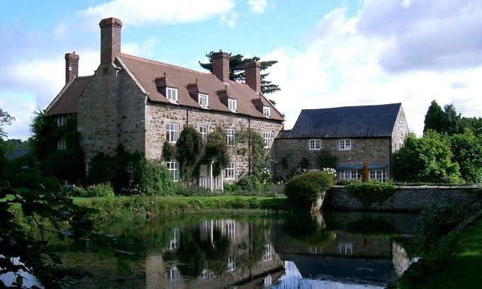Acrefair House | Grade II* Country House with Spa & Pet-Friendly Retreat