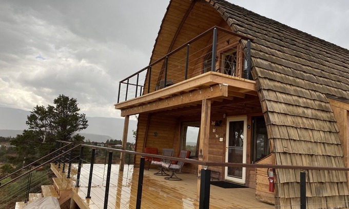 Torrey Cabin | Exquisite Views Over Capitol Reef with Family-Friendly Amenities