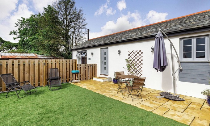 Holsworthy Cottage | Ideal Getaway for Couples Near the Scenic Coast