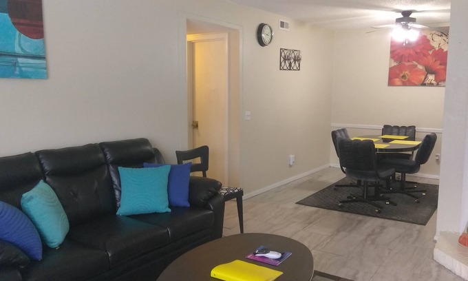 Warr Acres Condo | Discover a Cozy 2B/2B Condo - Pet Friendly & Pool Access