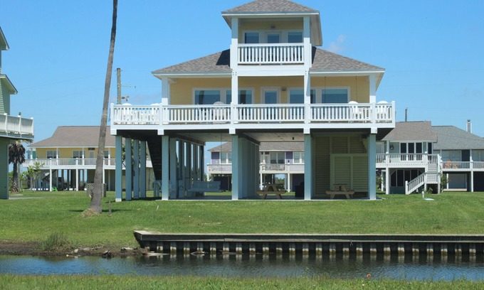 Port Bolivar House | Family-Friendly Mellow Yellow: Oceanview Beach Home Awaits