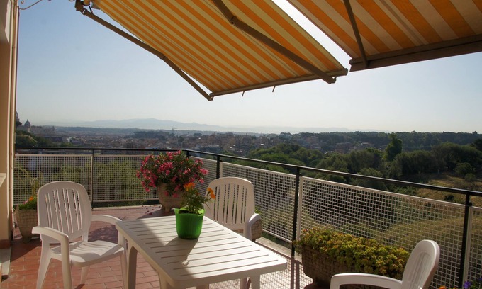 Quartiere XIII Aurelio Apartment | A Serene Retreat with Breathtaking Views of S.Peter Dome