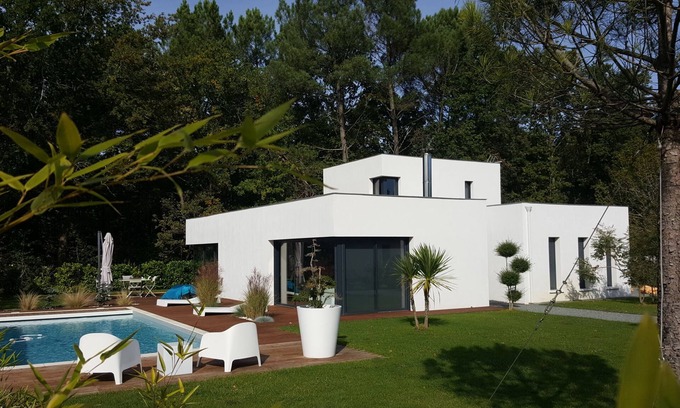 Saint-Aubin-de-Medoc Villa | Serene Retreat Between Bordeaux and Atlantic Beaches