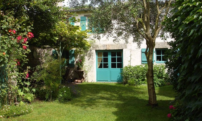 Sainte-Marie-de-Re House | Tranquil Retreat with Ocean View & Family Amenities