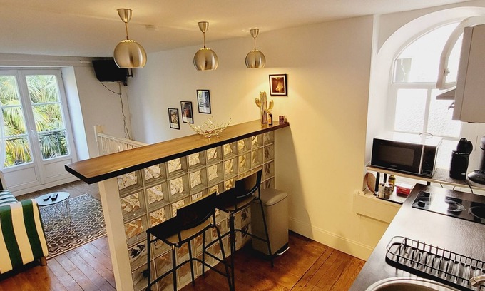 Bizanos Apartment | Peaceful Retreat with Spa & Kitchen in City Center