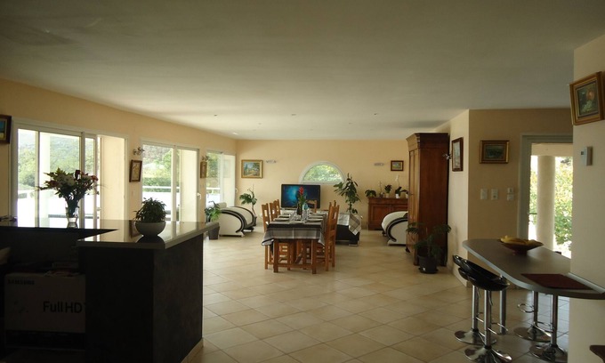 Istres House | Serene Retreat in the Heart of Provence with Ocean Views