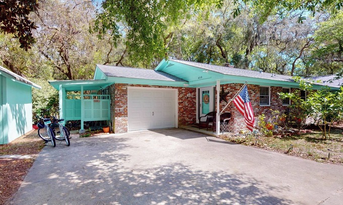 Jekyll Island House | Discover a Hidden Gem: Duplex with 2 Bedrooms & Kitchen