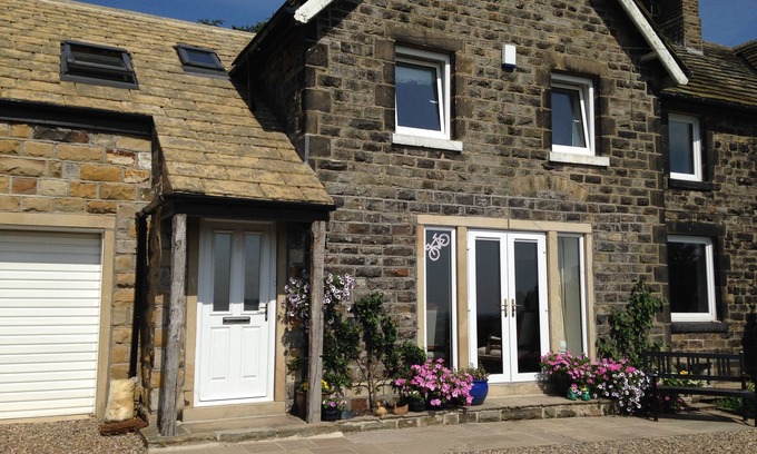 Hepworth Cottage | Discover a Cozy Retreat in Picturesque Rural Yorkshire