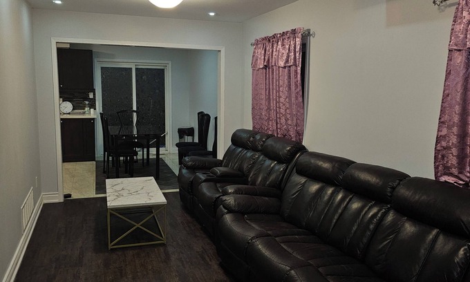 Markham House | Your Perfect Getaway: A 3-Bedroom Retreat in Markham