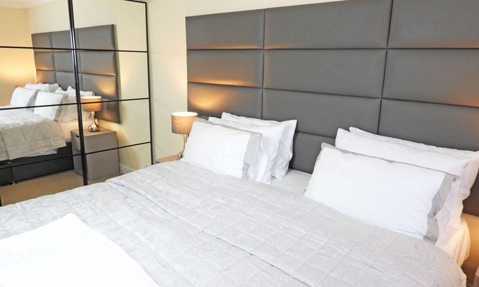 Lillington House | Relaxing Holiday Home with Spa in Royal Leamington Spa