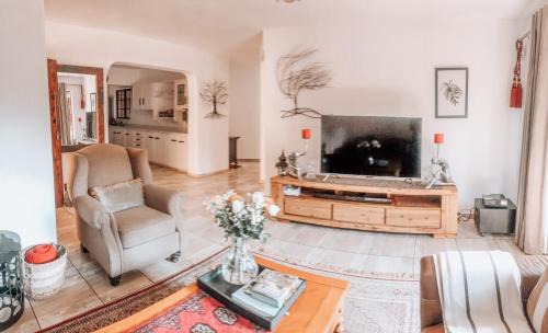 Faerie Glen House | GoldpotStay: Guest Rated 8/10 with Pool Access