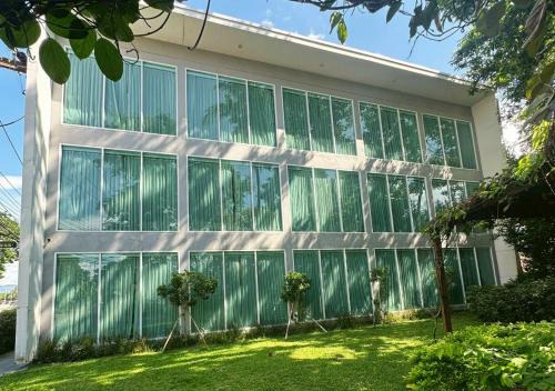 Chiang Saen Hotel | Budget-Friendly Hotel Simply with Pool and Breakfast Included