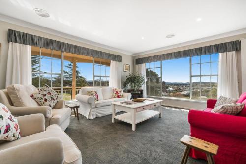 Molong House | Scenic Retreat: A House With A View, Molong - 4 Stars