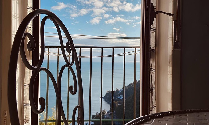Raito Apartment | Oceanfront Retreat with Breathtaking Amalfi Coast Views