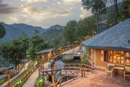 Kasauli Hotel | Charming Kasauli Ggaon by Echor - Family-Friendly Retreat