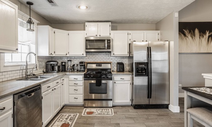 Southern Homes House | Experience Comfort: King Size Bed Home in Indianapolis