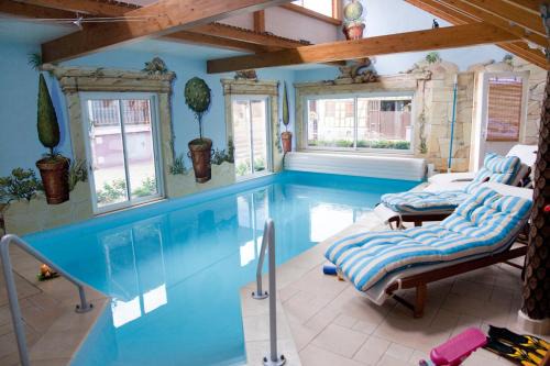 Batzendorf Hotel | Stay at A l'étoile d'or: Pet-Friendly & Pool Access