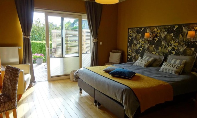 Bertrix Bed & Breakfast | Relax at A L'inattendue: Oceanfront Bliss Awaits