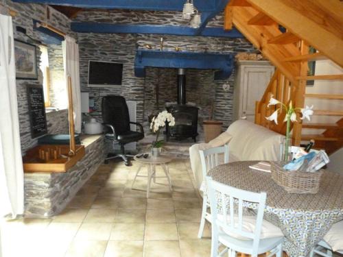 Saint-Thois House | Discover A L'Ombre Du Figuier: Oceanview Hotel Retreat