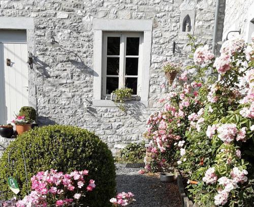 Fernelmont Bed & Breakfast | Discover A l'ombre du noyer: Family-Friendly Retreat