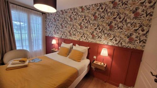Saint-Magne-de-Castillon Bed & Breakfast | Discover A L'OMBRE DE LA TREILLE Near Saint-Emilion
