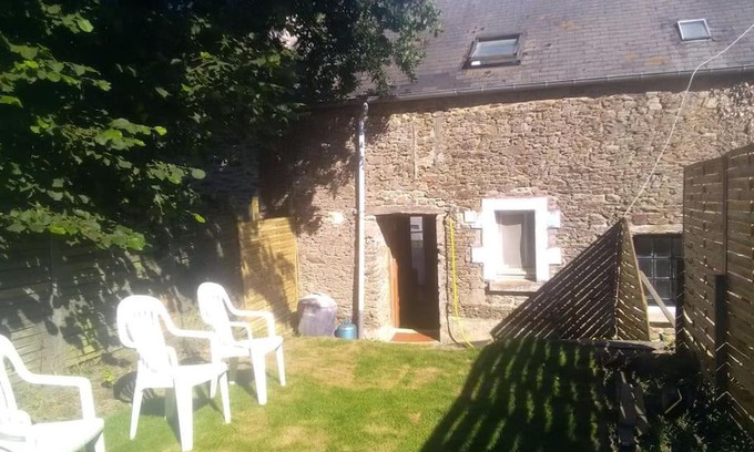 Languenan House | Relax at A l'orée des champs Steps from the Sea