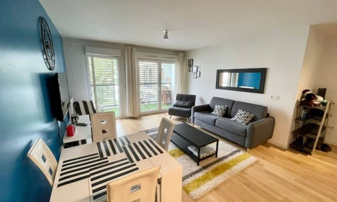 Picpus Apartment | Top-Rated Stay at A l'Orée du bois de Vincennes with Balcony
