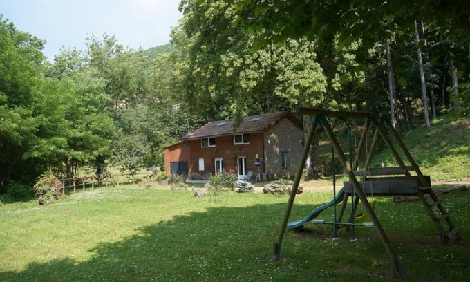 Hostun Cottage | Explore A l'orée du bois - Gîte à HOSTUN with Pool & Breakfast