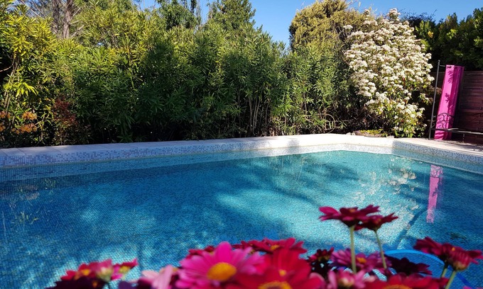 Aix-en-Provence Bed & Breakfast | Relax at A l'Orée du Pin: Pool, Spa & Family Friendly