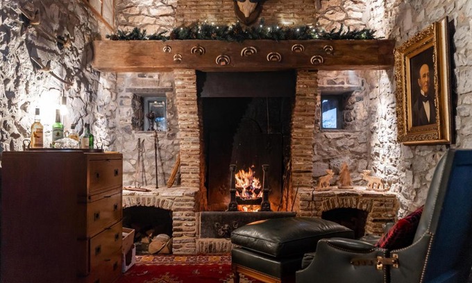 Houyet Bed & Breakfast | Discover A La Source de Lavis: Pool, Hot Tub & Breakfast