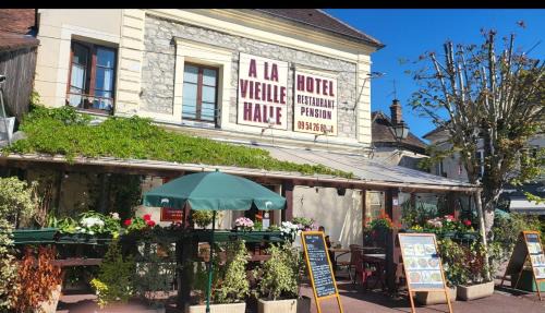 Souppes-sur-Loing Hotel | Accessible Family Retreat at A La Vielle Halle Hotel