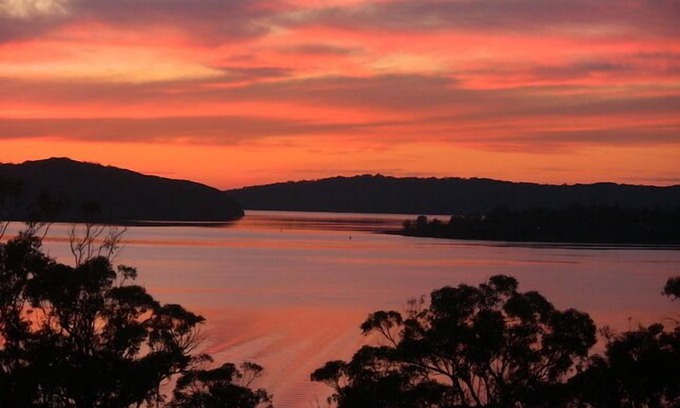 Silverwater House | Experience A Lakefront House Escape with Incredible Amenities
