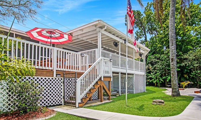 Lake Alfred House | Unforgettable Lakeside Retreat Near Disney and Universal