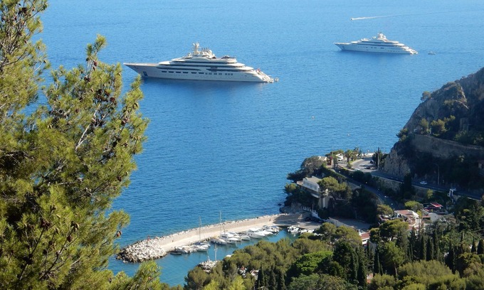 Eze Apartment | Idyllic Retreat with Private Garden and Ocean Views